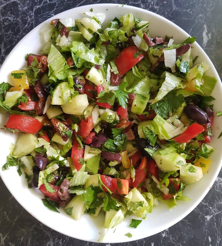 Denna bild har ett alt-attribut som är tomt. Dess filnamn är olivplommonsallad.jpg